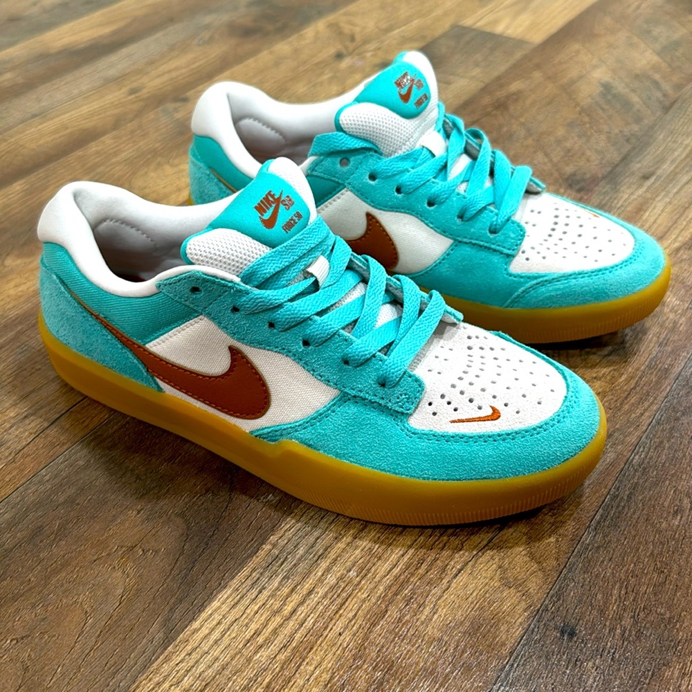 New - size 6 - Nike SB Force 58 shoes